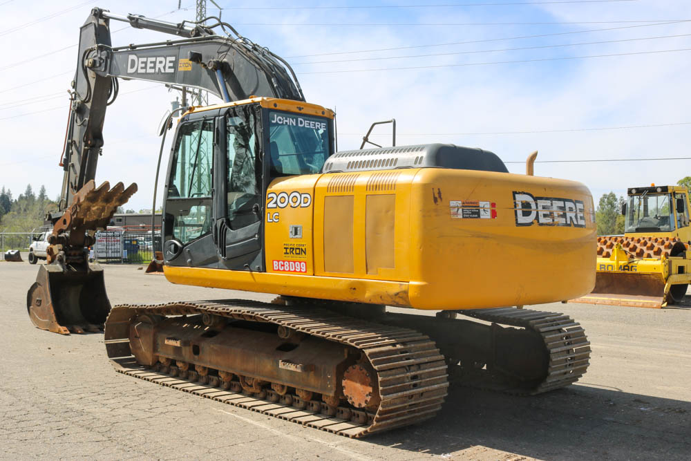 DEERE_200D_03.jpg