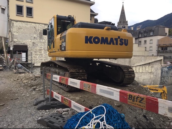 pelle bitz komastu 20 tonne martigny de dos .jpeg