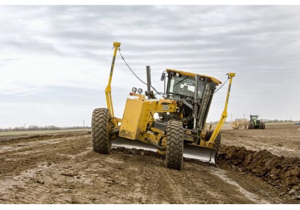 Système Trimble en double mat dans un talus