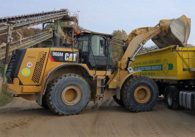 Cat 966M XE II.jpg