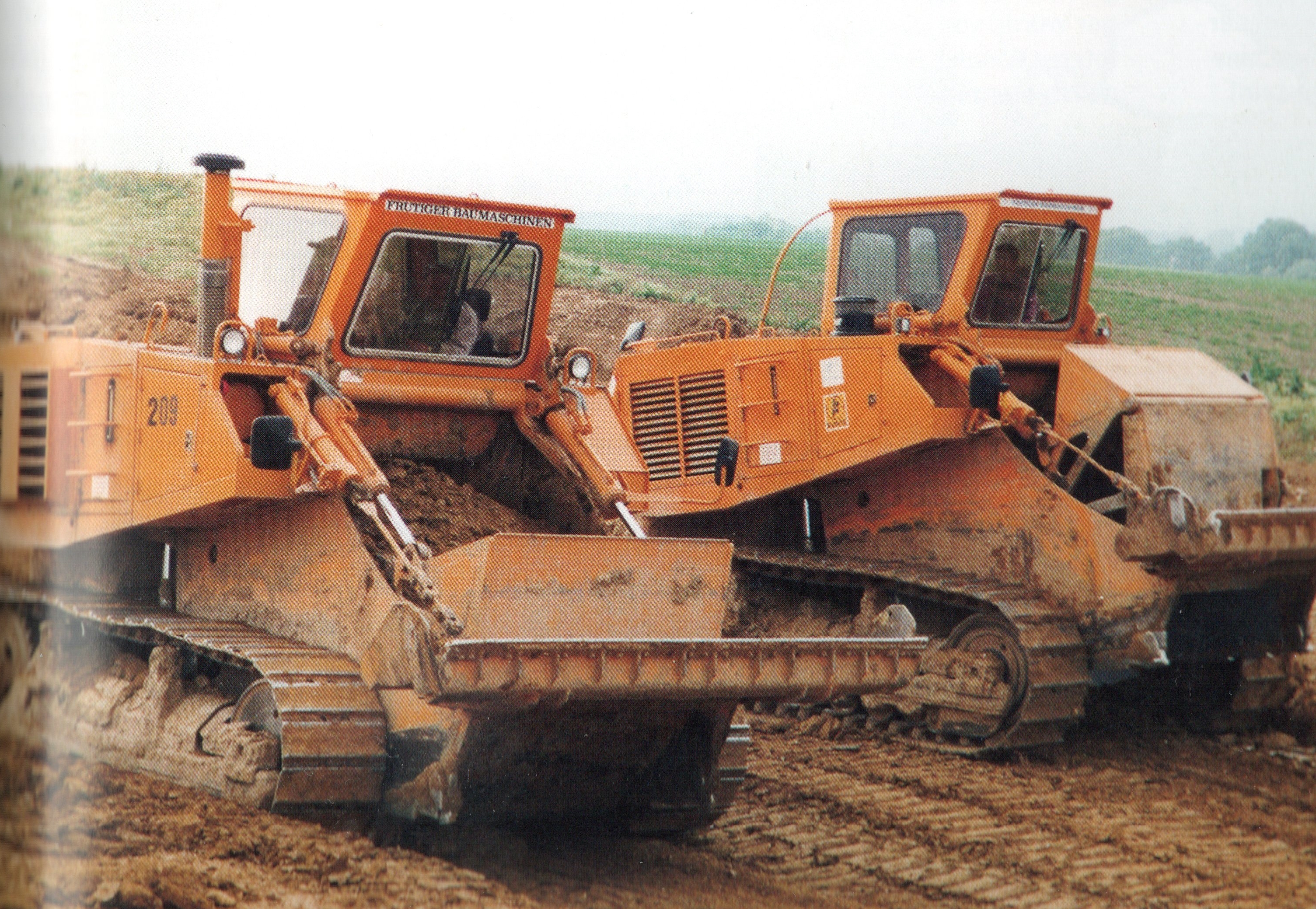 NISSHA_SR2001_Jahrbruch_Baumaschinen2004 (2).jpg