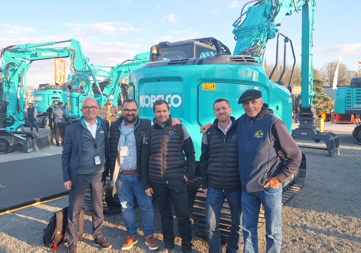 08 Kobelco.jpg