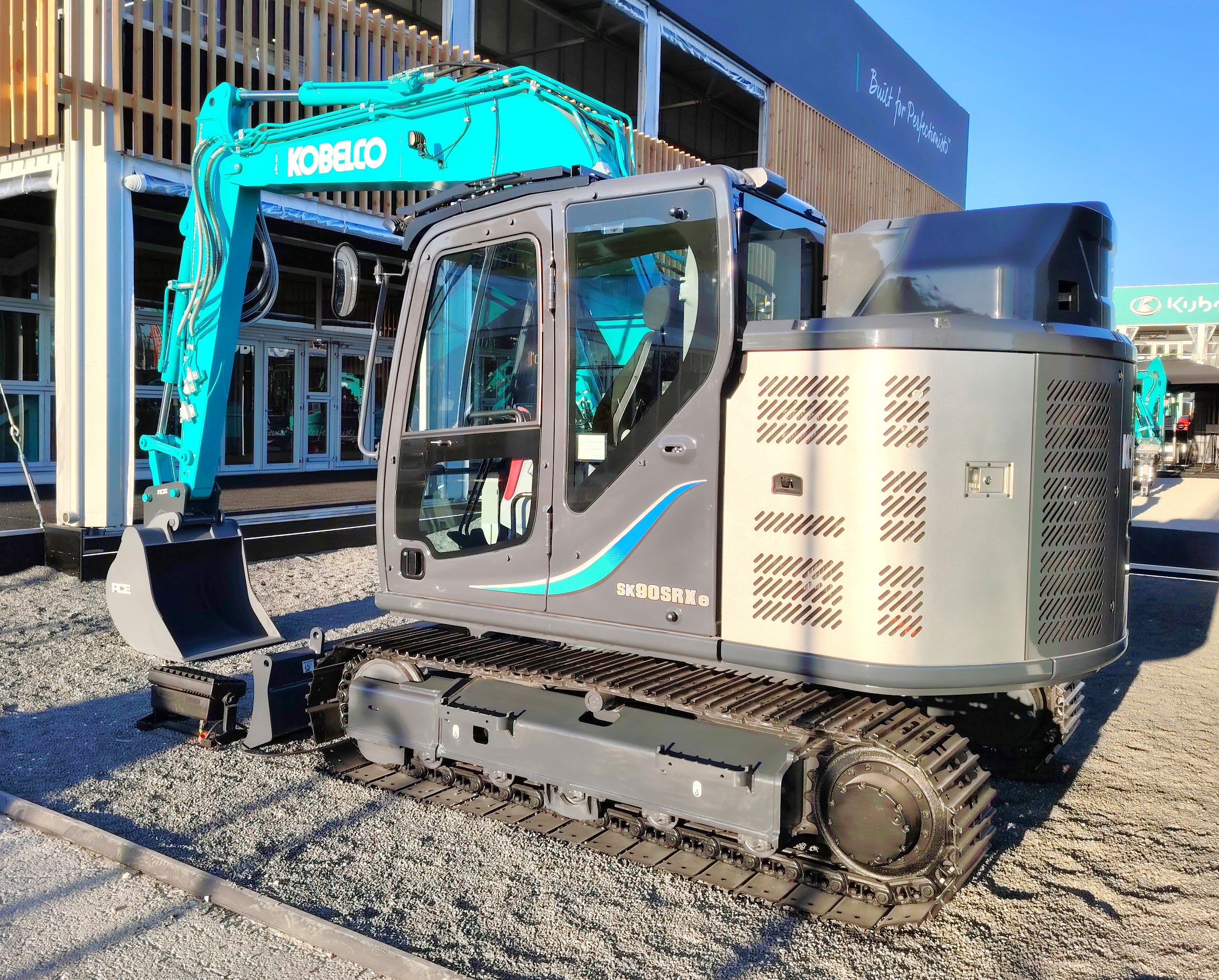 Kobelco SK80-e.jpg