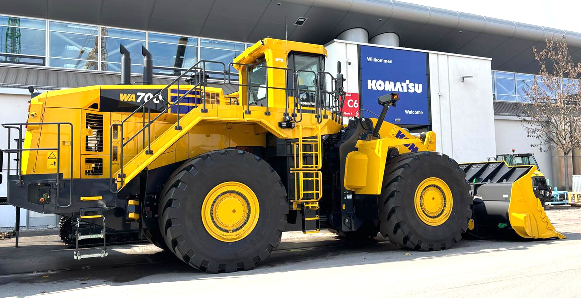 Komatsu wa700.jpg